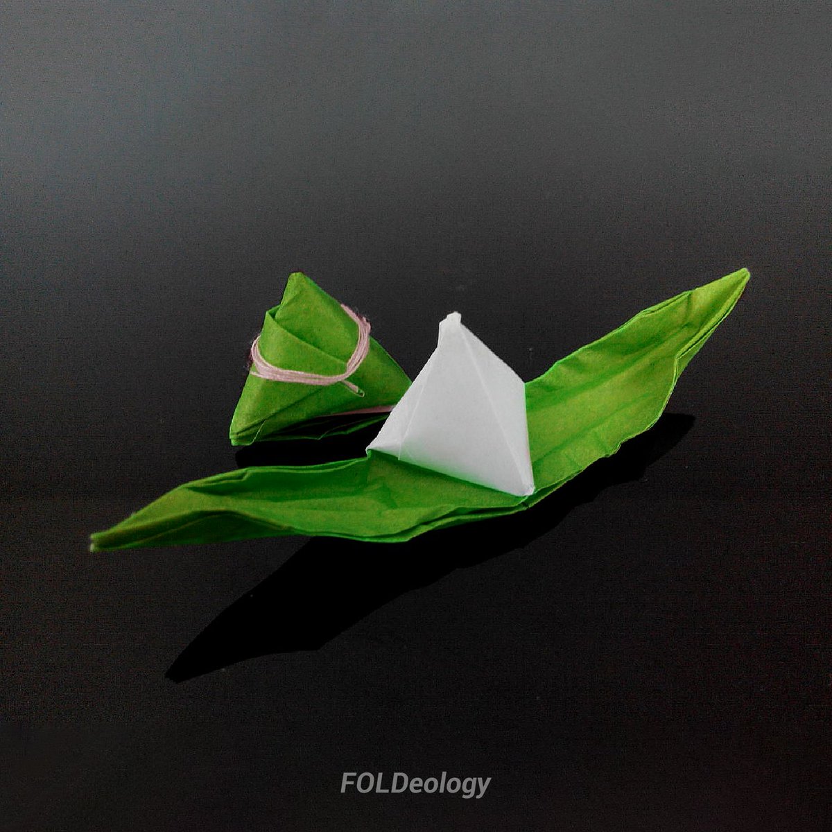 OrigamiJassmy1's tweet photo. ORIGAMI Zòng Zi 粽子 a.k.a #bakchang #ricedumping

Designed by 白云手艺 and Folded by me @OrigamiJassmy1
with 3:2 ratio (10cm X 15cm Green &amp; White) bicolour paper https://t.co/rwCXZ1dNyU