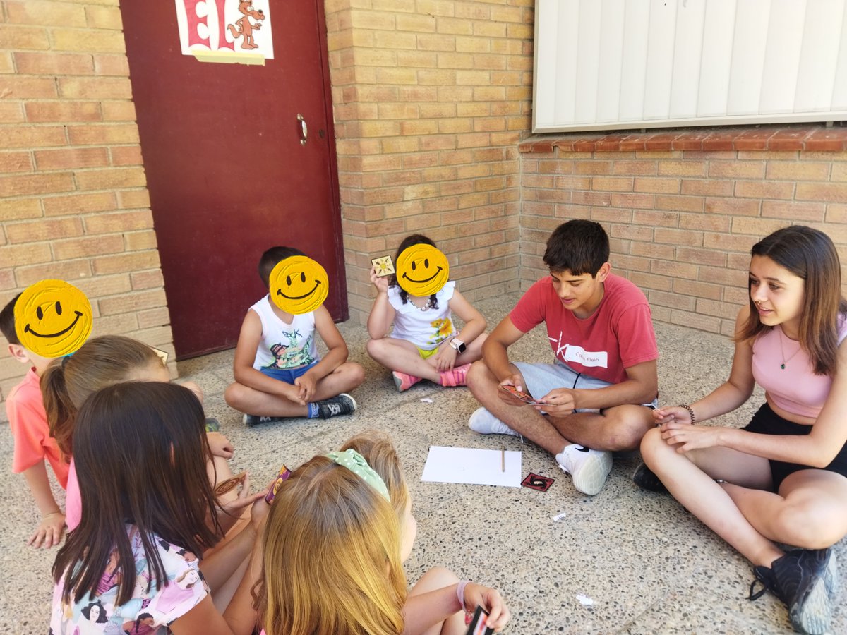 Dimecres el nostre alumnat va organitzar diferents espais per dinamitzar l'hora del menjador a les alumnes de l' <a href="/EAlmacelles/">Escola Almacelles</a>. Una experiència enriquidora dins dels nostre projecte d' #APS. Esperem continuar amb aquestes experiències <a href="/educaciocat/">Educació</a>  #alauecfemcoses