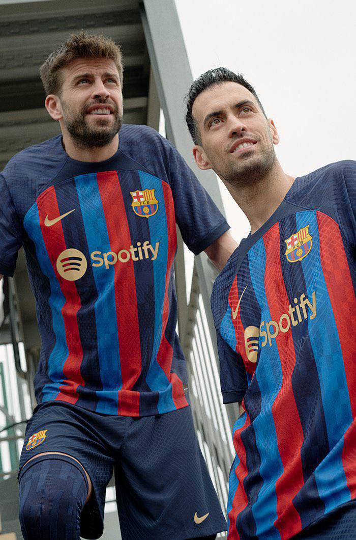 sportbible's tweet photo. Ladies and gents, Barcelona's new home kit 🔥 https://t.co/5FGvUpitE8