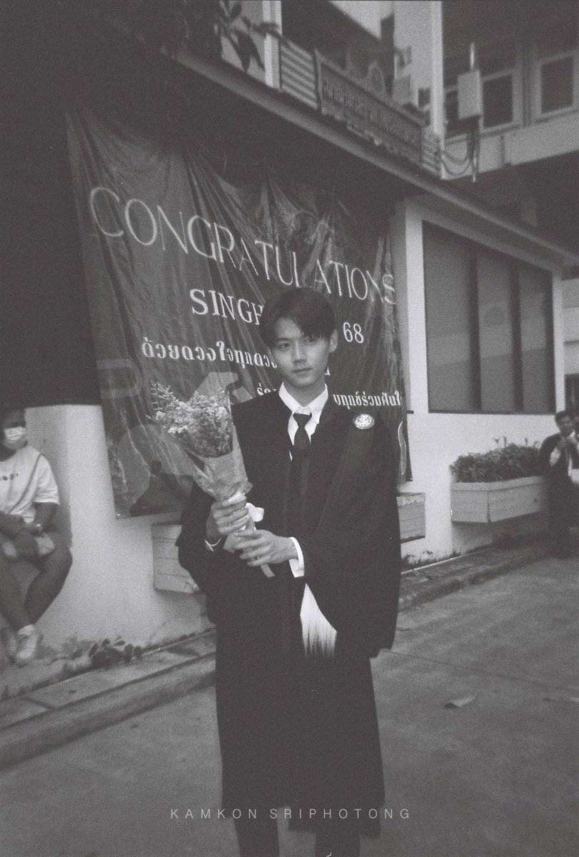 _kamkon_'s tweet photo. Congrats อีกรอบนะภูสิษฐ์ พึ่งไปล้างฟิล์มมา😁 @capitalfluke
#FlukePusitGraduated
#FlukePusit https://t.co/m3R5iXw1LH
