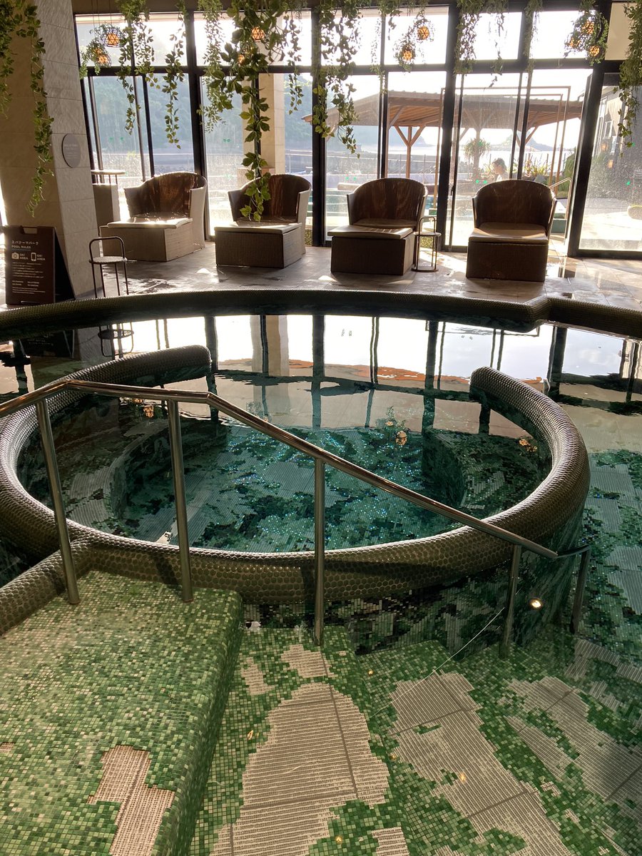mikuloves39_my's tweet photo. 昨日は休みを使って久しぶりに温泉に行ってきました！

今回行ったのはArk Land Spa！
館内スパテーマパークは撮影OK！
見て楽しんで、浸かってリラックスして、最高でした！

おすすめはリビングスパ！
お風呂なのに、まるで家！
これはくつろぐ！

機会があればまた行きたい！

#ArkLandSpa 
#伊王島 https://t.co/eKFpmhoMv3