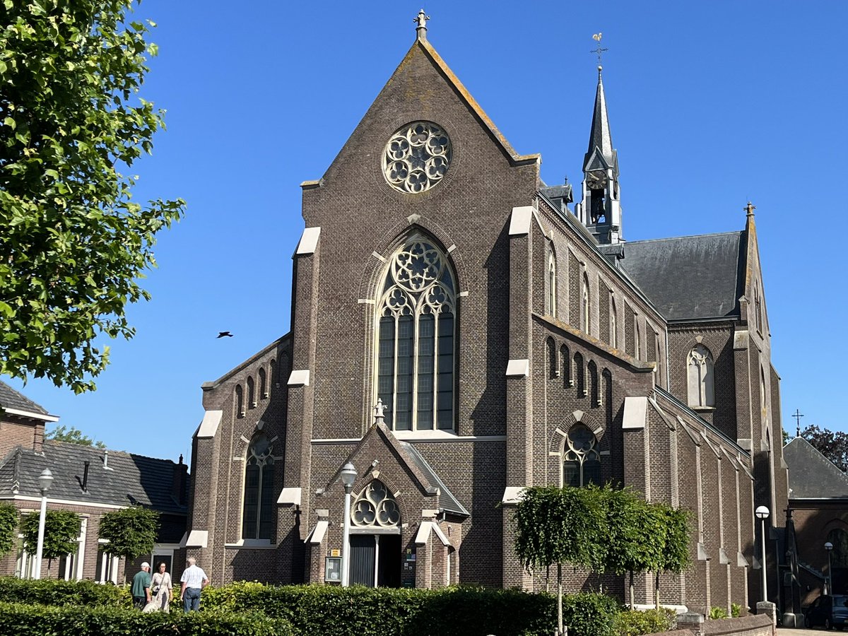 Dujo070's tweet photo. In mijn andere gemeente staat een prachtig kerkje met aan de wanden schitterend gerestaureerde staties. De kerk werd voor mij speciaal geopend. Ik voel dankbaarheid ๐ #rustmoment https://t.co/GhmfWf9tGc