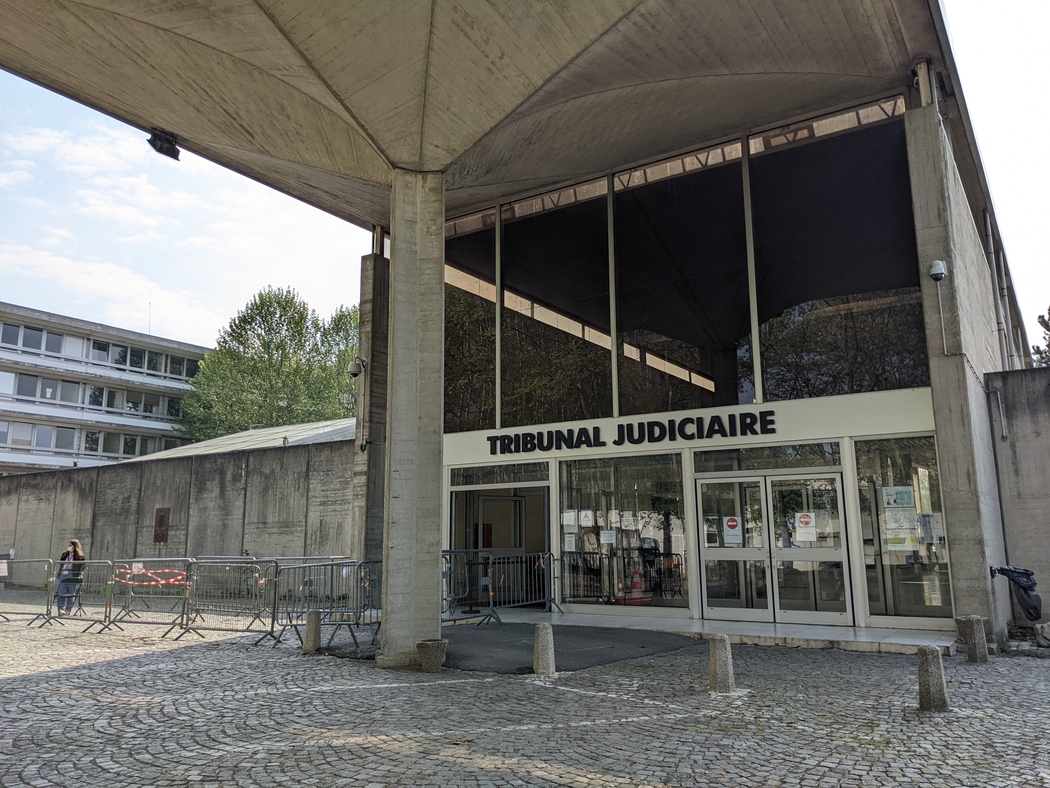 lepopulaire_fr's tweet photo. Procès du déraillement de #Brétigny : la souffrance des victimes et de leurs proches à la barre

https://t.co/9RZM9kJapg https://t.co/9BR4y2JqLK