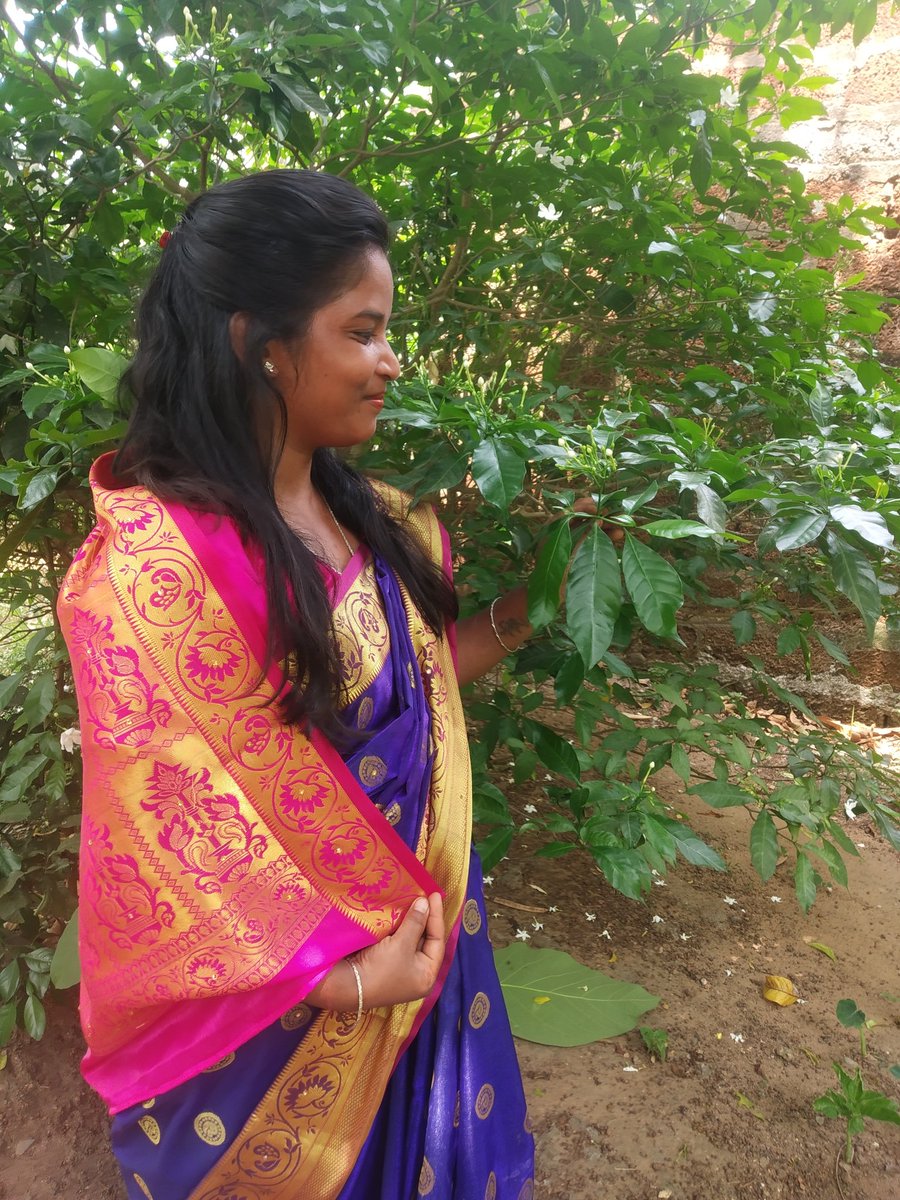Welcomemyfrie14's tweet photo. #ମୋ_ଦ୍ବାରା_ଏ_ଶାଢୀ_ପିନ୍ଧା_ପିନ୍ଧି_ହବନି_ବୋଧେ
ଏବେ ଠାରୁ ଅଭ୍ଯାସ କରୁଚି.... ଦେଖିଲ ସବୁ ଠିକ୍ ଠାକ୍ ଅଛିତ......? 🤔🤔🤔 https://t.co/4aEzjBv62l