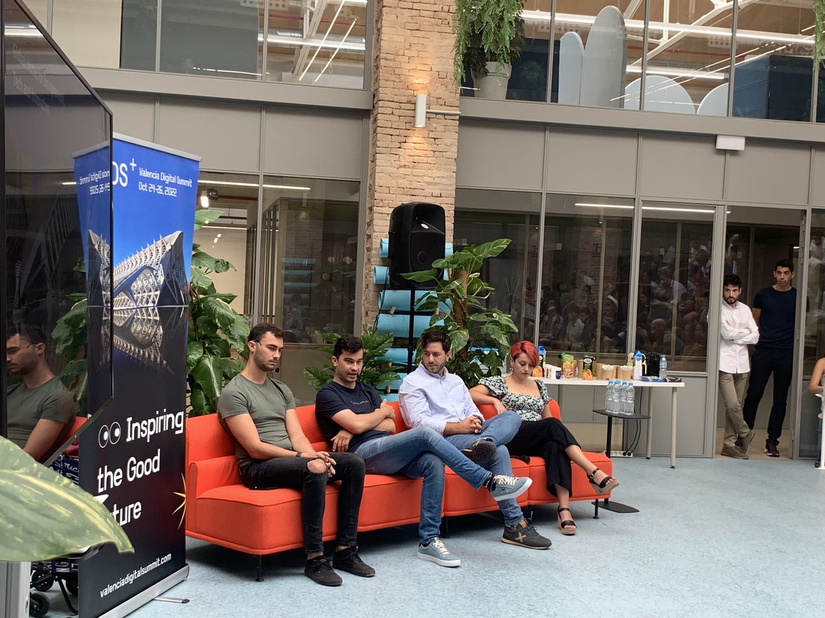 kvirrueta's tweet photo. Lujo jornada de @Startup_VLC y fullhouse, con algunos de nuestros Valencian Forbes under 30 🔝@MTatay @fvsegarra @Jose_HRFreak #RobertoMohedano @pepgomez por 📞
Participa: comité seed Startup Valencia 
#innovadores #emprendedores https://t.co/BqjDNwMSSr