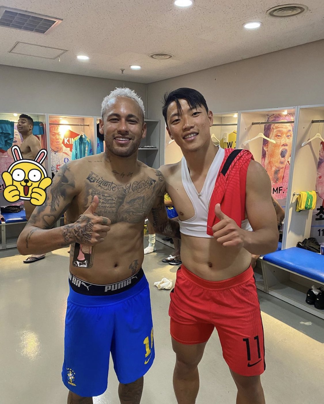 なべちゃんynwa 警備隊 Na Twitter ヒチャンとネイマールの後ろ カゼミーロ裸で草 それと顔w T Co Vrvgluou0z Twitter