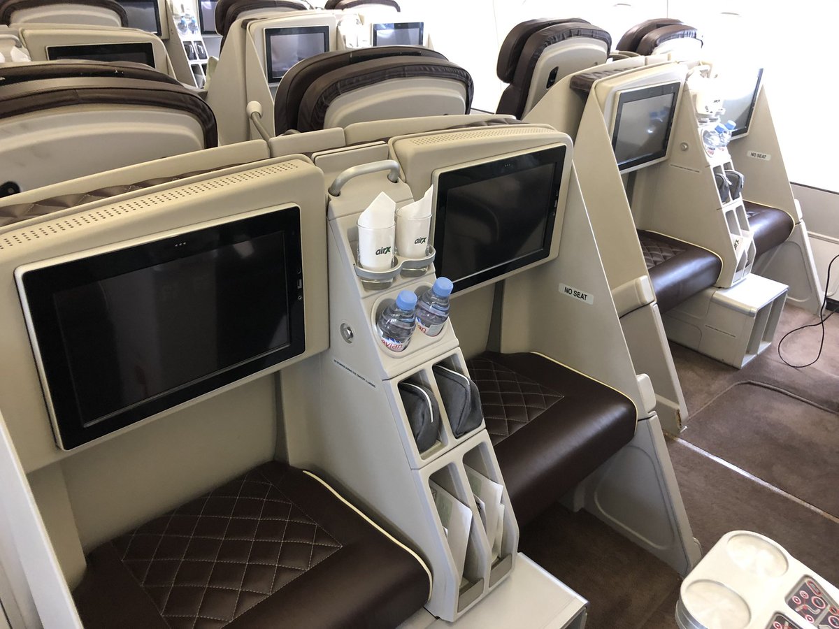 AviateAddict's tweet photo. Private A340 inside and out
#cockpit #privatejet #aviation #avgeek #avaddict #airbusa340 #airbus @AirbusFansww @Airbus https://t.co/um2ZYlbRUQ