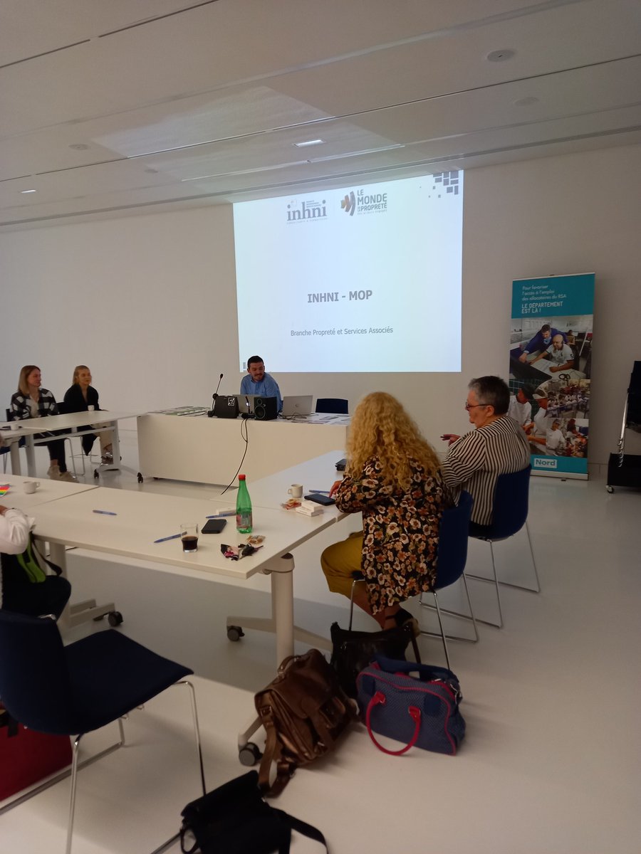 #matinée consacrée aux emplois dans la propreté en présence des partenaires du territoire au Musée du verre de Sars Poterie#poleemploi #ledepartement59 <a href="/ManessePerrine/">Manesse Perrine</a> <a href="/LIVIACarmelo2/">LIVIA Carmelo</a> <a href="/christianpoiret/">Christian POIRET</a> <a href="/GuillaumeBoda/">Guillaume Boda</a>