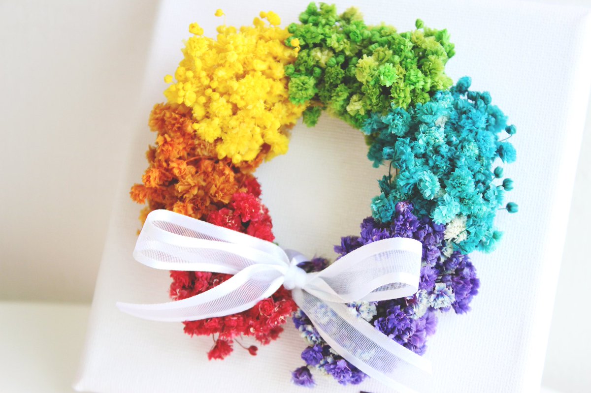 [RT감사합니다]
귀여운 무지개 안개 꽃리스 미니 액자입니다🌈

리스 틀부터 하나하나 핸드메이드로 제작하여안개꽃을 예쁘게 엮었어요

안개꽃은 프리저브드로 떨어짐 없이 오래보실 수 있으며, 리스는 작은 사이즈지만 꽃은 풍성하게 들어갔어요☺️

귀여운 인테리어 소품으로 딱인 것 같아요👍🏻