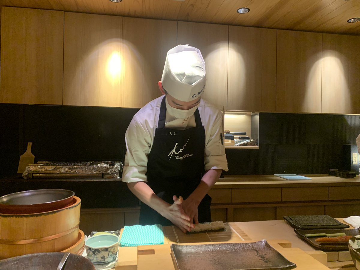 keisukemasazush's tweet photo. 調理師学校からインターンシップできた若者の最終日ということで巻物の試験をしました。
8日間で300本の巻物を巻いてきた成果がでていて素晴らしかったです。
でも、本人は悔しそうにしていたのが印象的でした。
ぜひ一緒に働きたい若者でした！！ https://t.co/e28qEj2AAU