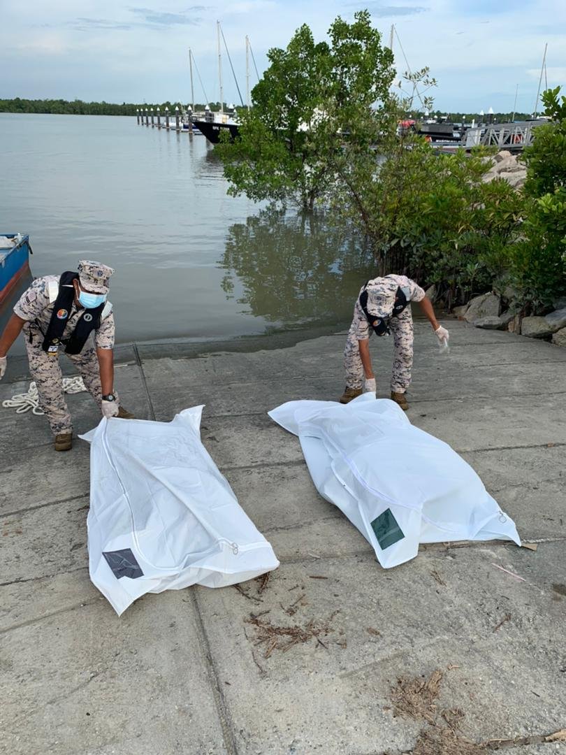 kamayNewsMPB's tweet photo. APMM Selangor menemui dua mayat terapung di perairan Jeti Marina, Pulau Indah petang semalam.

Orang ramai yang  mempunyai maklumat atau kehilangan ahli keluarga diminta menghubungi Maritim Selangor 03-21760627. 

@BuletinTV3 

📷: APMM

#APMM https://t.co/vYbxSm1ngJ