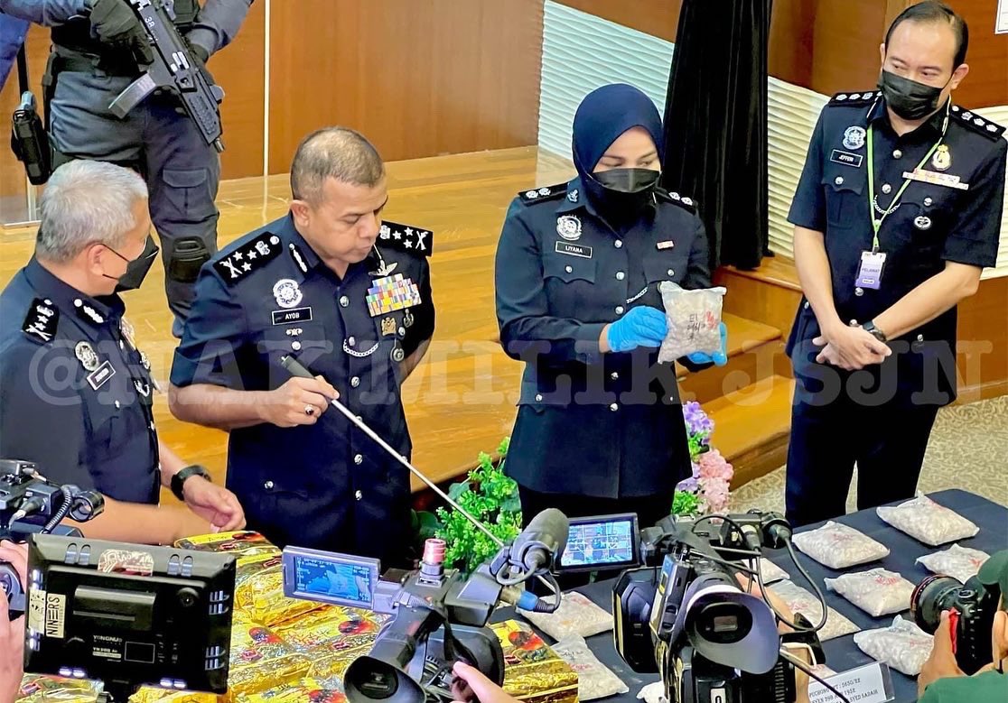 JSJNPDRM's tweet photo. SIDANG MEDIA PENGARAH JABATAN SIASATAN JENAYAH NARKOTIK
#DadahMusuhNo1Negara
#JSJNPDRM https://t.co/kKIUf8xP5e