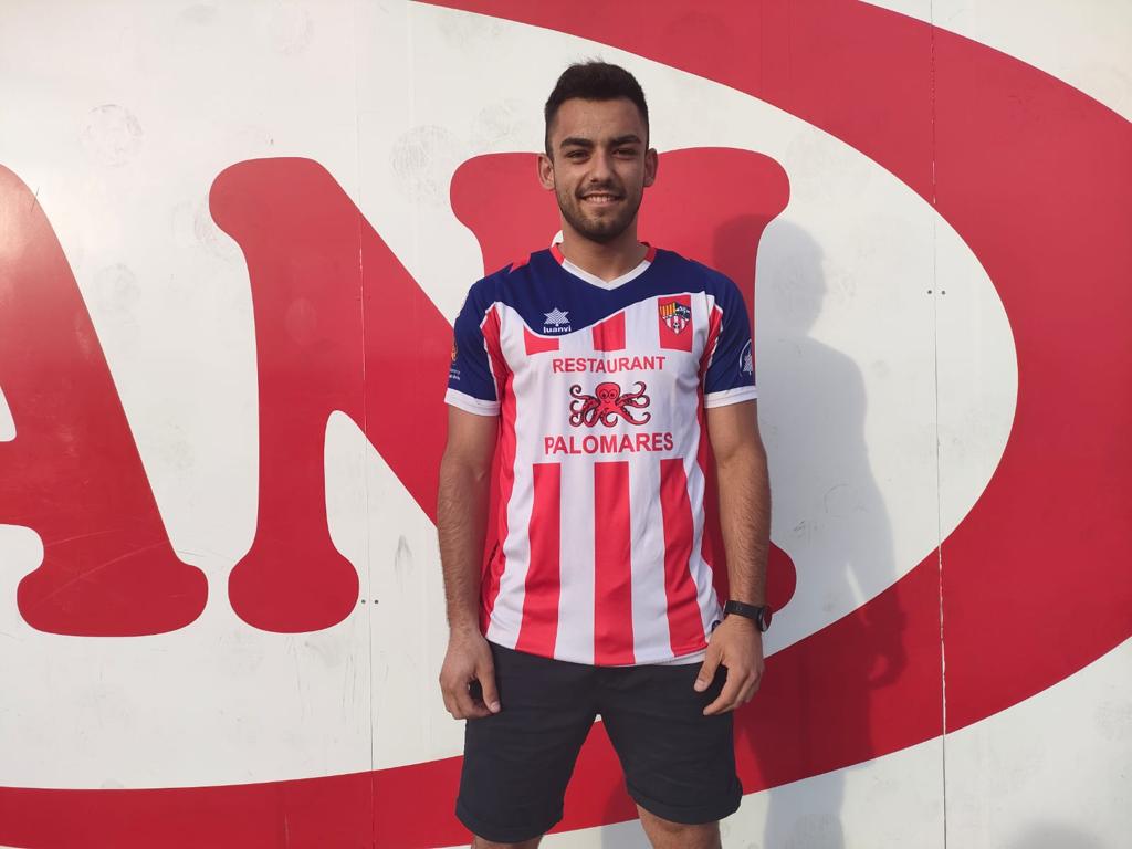 UEVilassardeMar's tweet photo. 📢 #Fixat! Anunciem l'arribada de Toni Paredes, jove davanter que prové del @ce_mataro, on aquesta temporada ha estat el màxim golejador de l'equip. Benvingut a Vilassar de Mar, et desitgem gols i encerts, @pparedes_7
Som #equip, som #unió!
#RestaurantPalomares | #ConservesDani https://t.co/t33hdWlse3