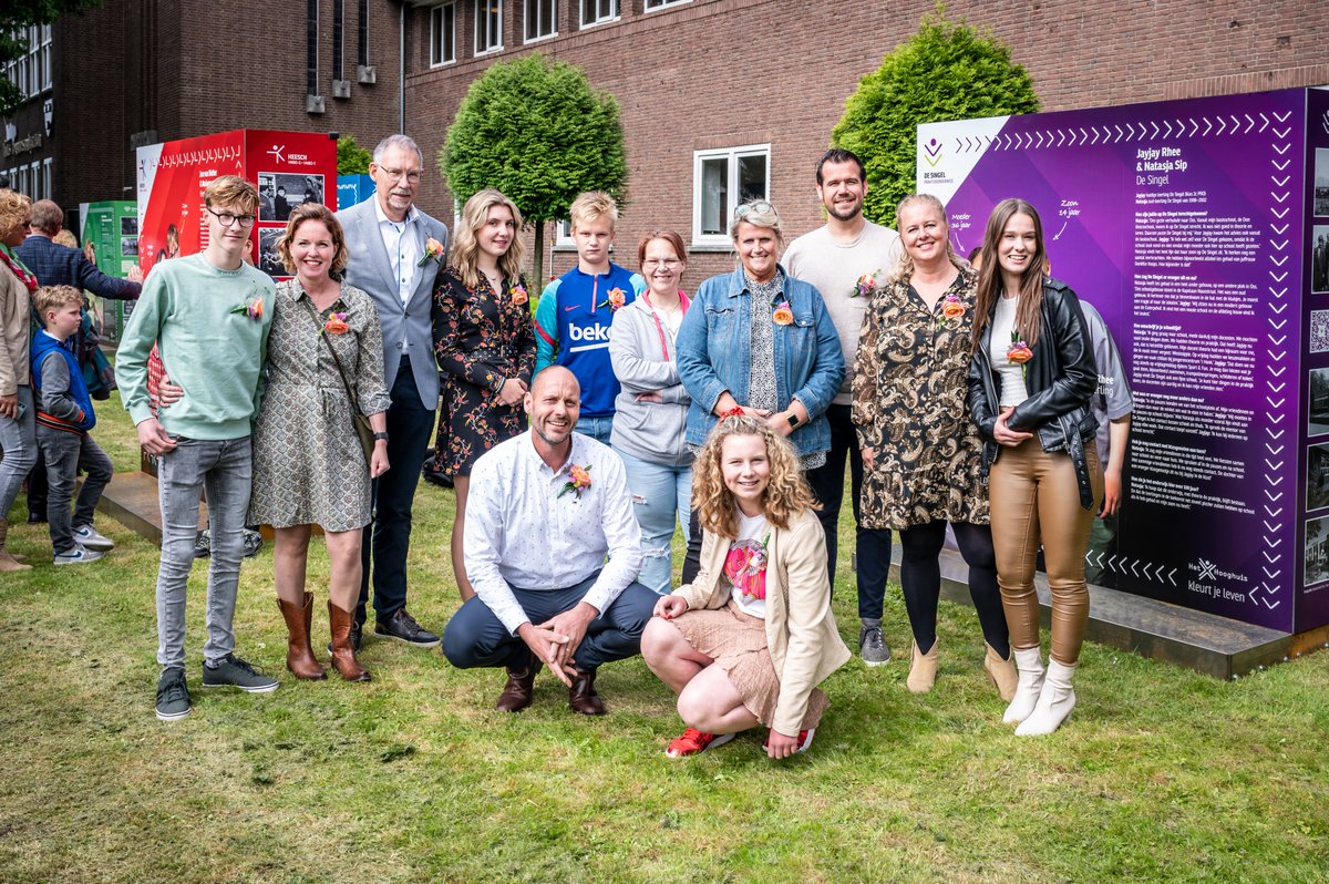 (Oud-)leerlingen – die ook een bloedband hebben met elkaar – schetsen met persoonlijke verhalen een beeld van het onderwijs in deze regio, vroeger, nu en in de toekomst. 

De expositie is te bewonderen in de voortuin van <a href="/tbl_oss/">TBL</a>. Meer info: hethooghuis.nl/reizende-expos… 
Wees welkom!
