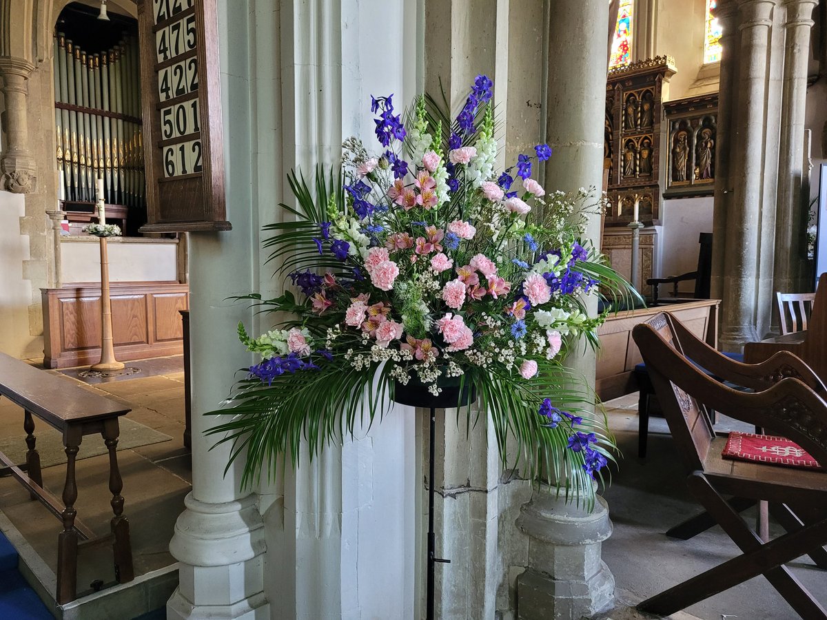 BletchingleySt's tweet photo. St. Marys ready for the Jubilee and Pentecost! https://t.co/8vMYvJJFWL