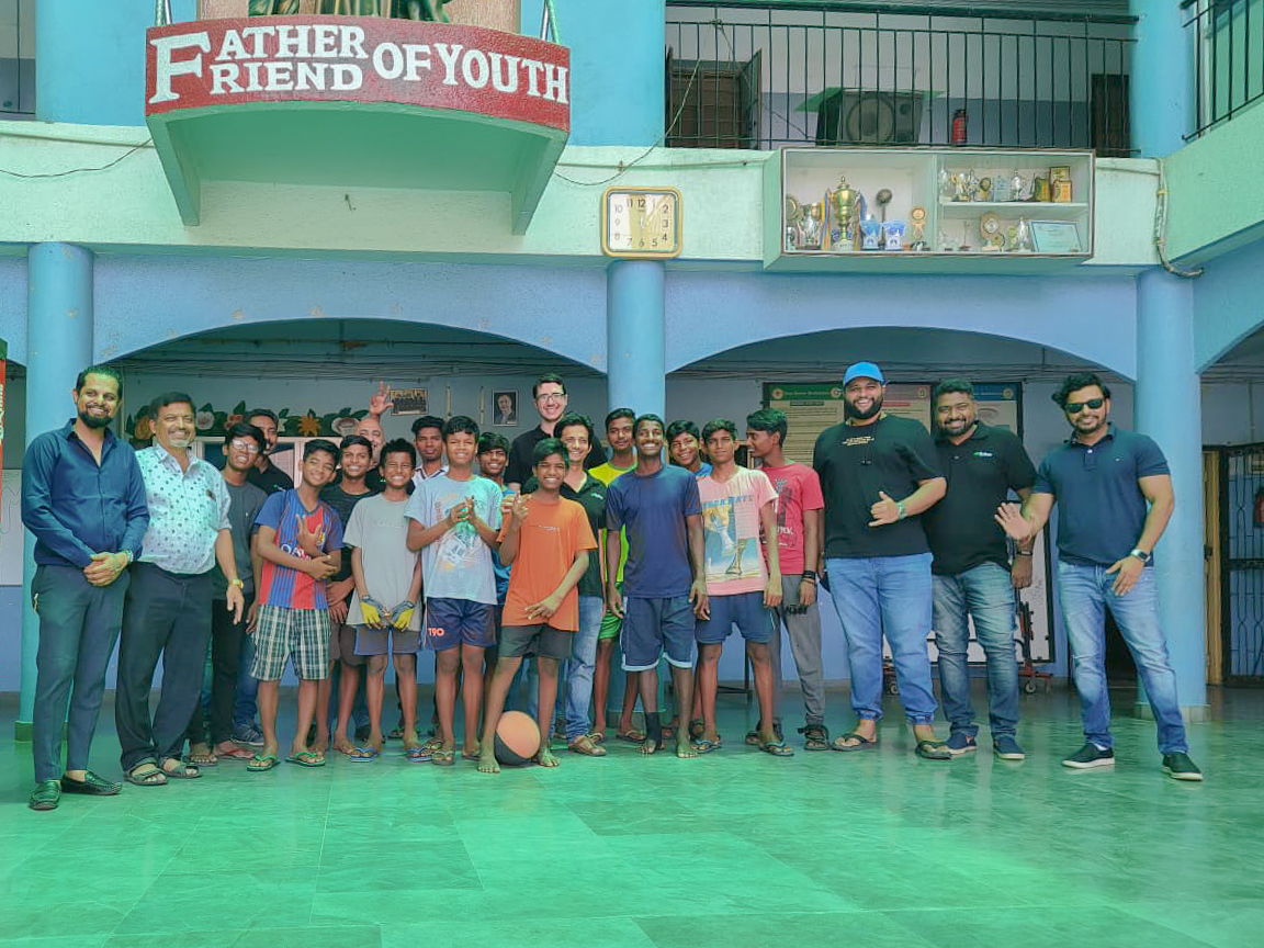 flydocs's tweet photo. Recently, our colleagues at the #Vadodara office visited Don Bosco Snehalaya (boys' shelter home), @happyfacesvad and another underprivileged area, where they spent time with children and local workers and distributed some essential goods and clothes.

#volunteering #charity #HSR https://t.co/dEebroHZiX