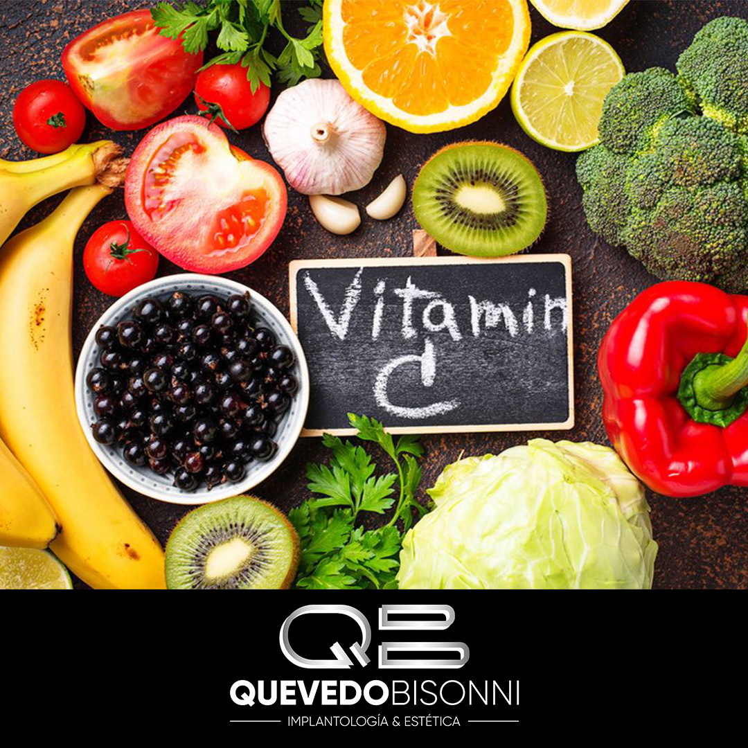 CQuevedoBisonni's tweet photo. ¡Buenos días Sonrisas! Vitamina C: interviene en la síntesis del colágeno de las encías y del resto del organismo. Se encuentra en frutas cítricas, soja fresca, tomates, pimiento verde, lechuga, patata, coliflor.
.
.
#alimentossanos #sonrisasana https://t.co/axkaBIy1ho