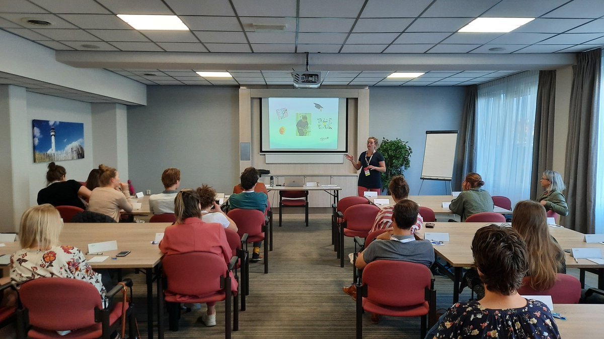 Volle bak bij workshop over hand- en vingerletsel door @JannekeVPK, verpleegkundig specialist op de SEH van het OLVG! #DEMC22
