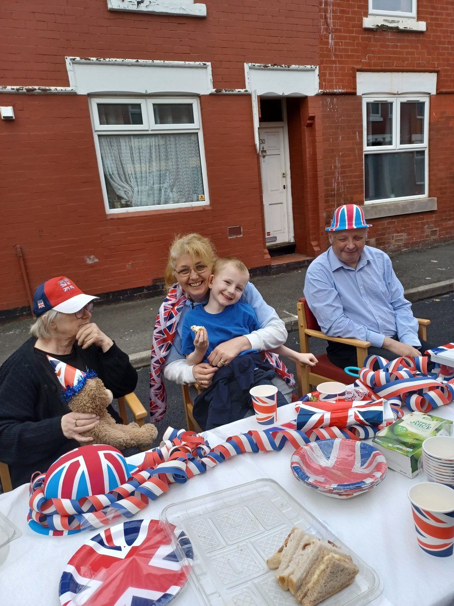 MCCArdwick's tweet photo. Great community support from Daisy bank Court & Residents and family at Denham St Jubilee Party. Bringing bringing young and old together. @Arawakwalton @medlock_res #JubileeCelebrations https://t.co/FZ8tBQxruH