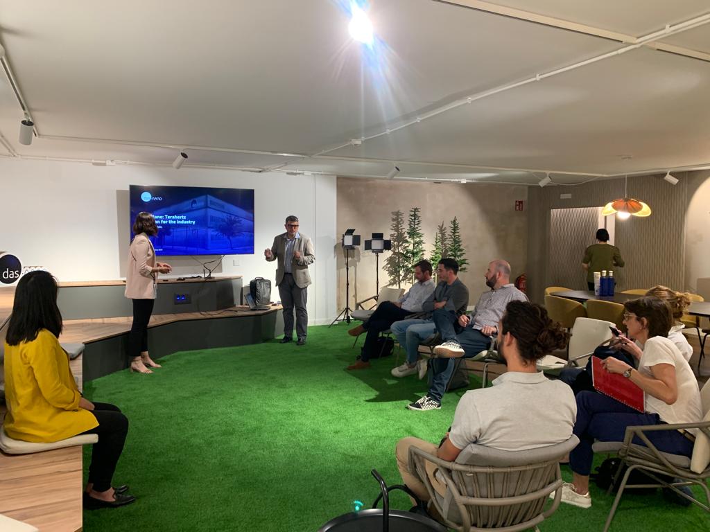 La misión empresarial Francia-Navarra sobre #polímeros y #elastomeros finalizó con la visita a <a href="/DasNano/">das-Nano</a>, donde presentaron la entidad y enseñaron las instalaciones. 

¡Muchas gracias por abrirnos las puertas!

Una suerte contar en nuestra región con #pymesNavarra así

#EENcanhelp