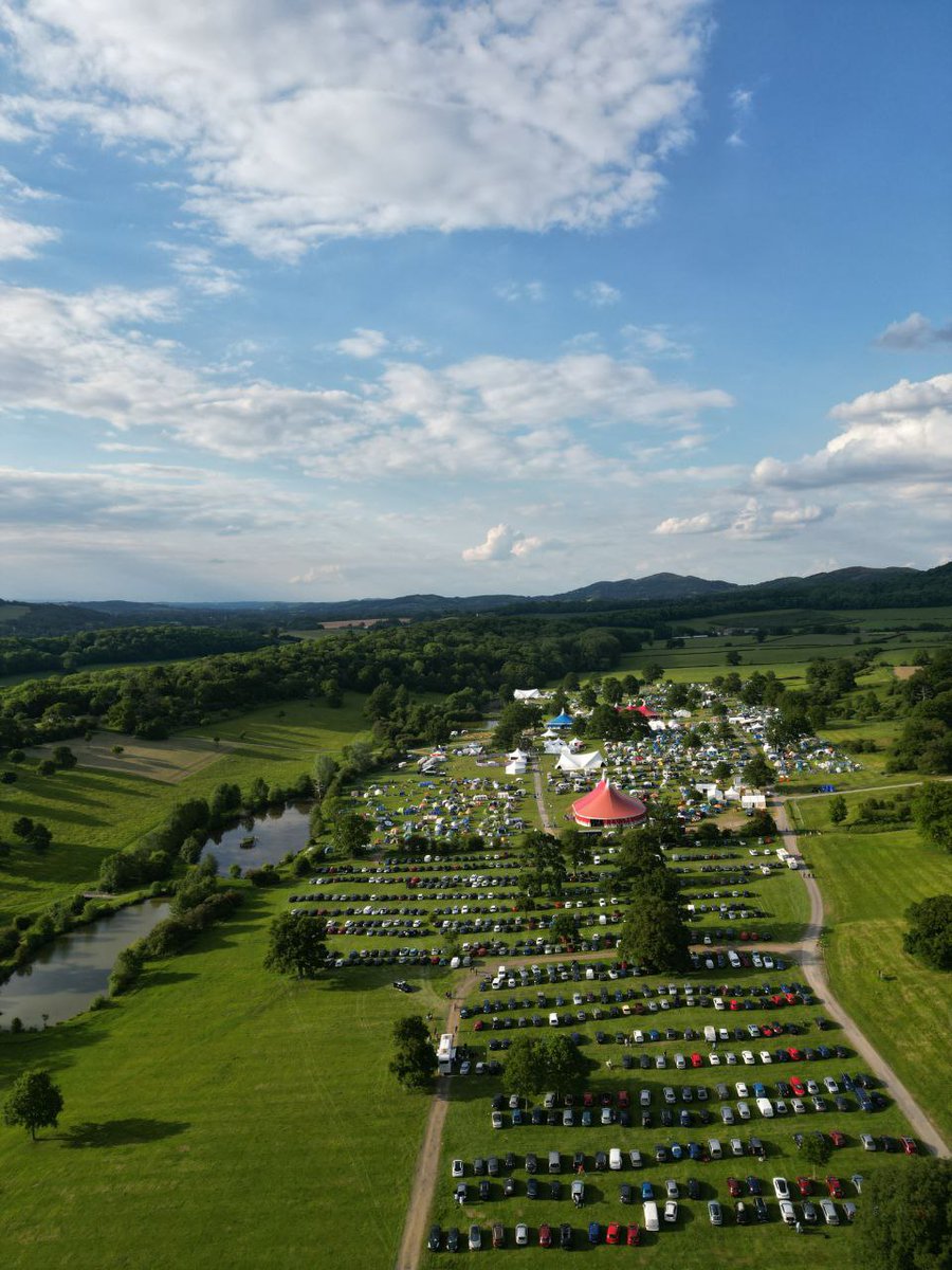 MadameDree's tweet photo. With @ithinuel we arrived yesterday at @emfcamp ! #eastnor #emfcamp https://t.co/EAuRIYBCTA