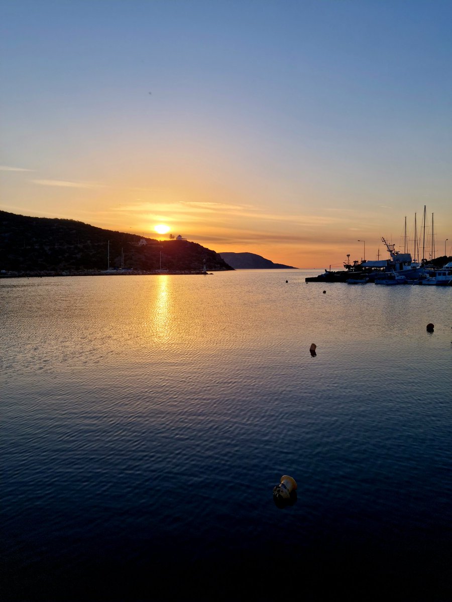#sunrise #ermionigreece #paradiseonearth <a href="/VBougioura/">Vivi Bouyioura</a>