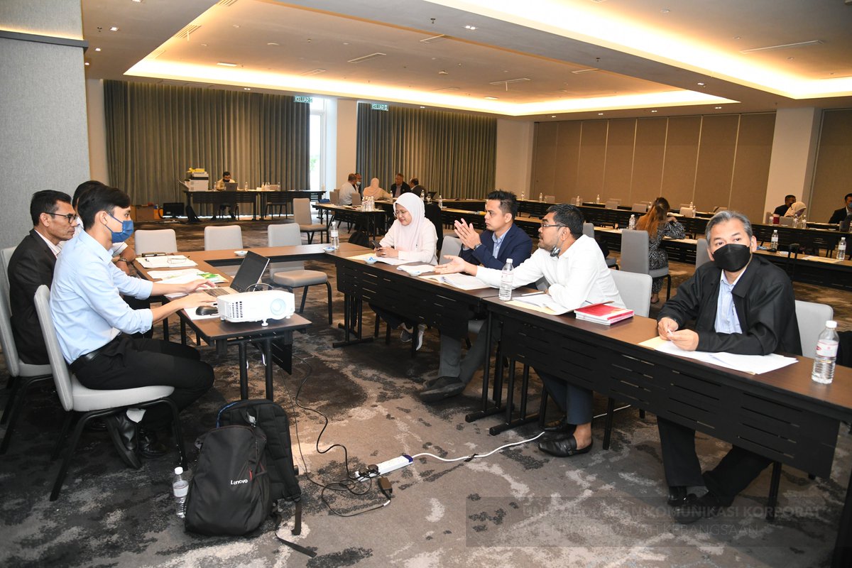 AADKMalaysia's tweet photo. *MESYUARAT PERMURNIAN RUU PENYALAHGUNAAN DADAH DAN SUBSTAN (Pencegahan, Rawatan dan Pemulihan)* 

Mesyuarat Pemurnian Rang Undang- Undang (RUU)  Penyalahgunaan Dadah dan Substan (Pencegahan, Rawatan dan Pemulihan) telah diadakan di Pahang bermula Khamis.. https://t.co/EmTXFRURRK