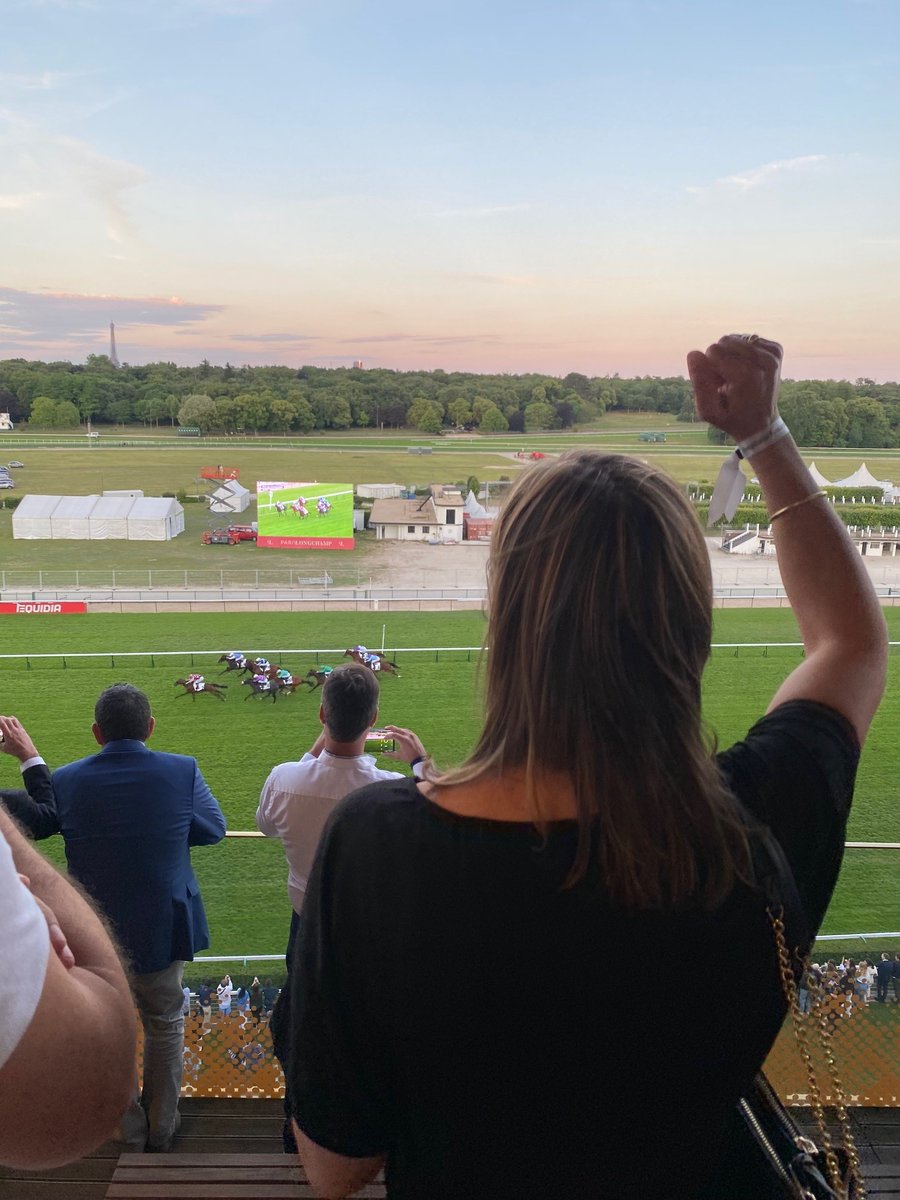 #ThrowbackThursday
Evénement clients à l’hippodrome de Paris Longchamps ! Plénière, témoignages client, cocktail de networking et courses hippiques étaient au rendez-vous ! Merci à nos clients d’avoir répondu présents !
#ITSM #ITOM #Customercare
