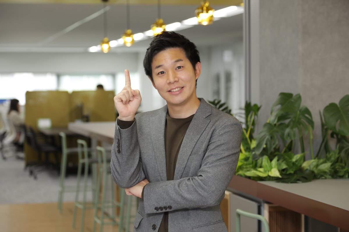 shykai89's tweet photo. プロのカメラマンの指示の元、プロフィール写真を撮影して頂いたのですが、「何のポーズ！？」と思いながらも27歳人見知りは何も言えませんでした。
#プロフィール写真
#ダイエット仲間募集 https://t.co/IcF61Rm6jA