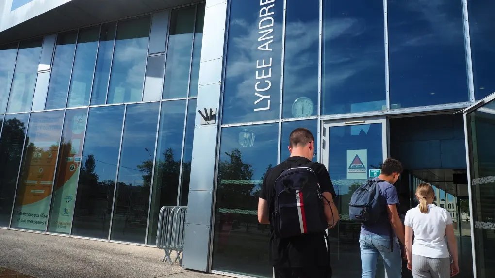 [#formation] A #Vendôme, 12 places CAP en maroquinerie sont disponibles avec la possibilité de réaliser une #alternance de 2 ans dans l’une des 5 entreprises partenaires ! lanouvellerepublique.fr/vendome/vendom… via <a href="/NRVendome/">nr vendome</a>