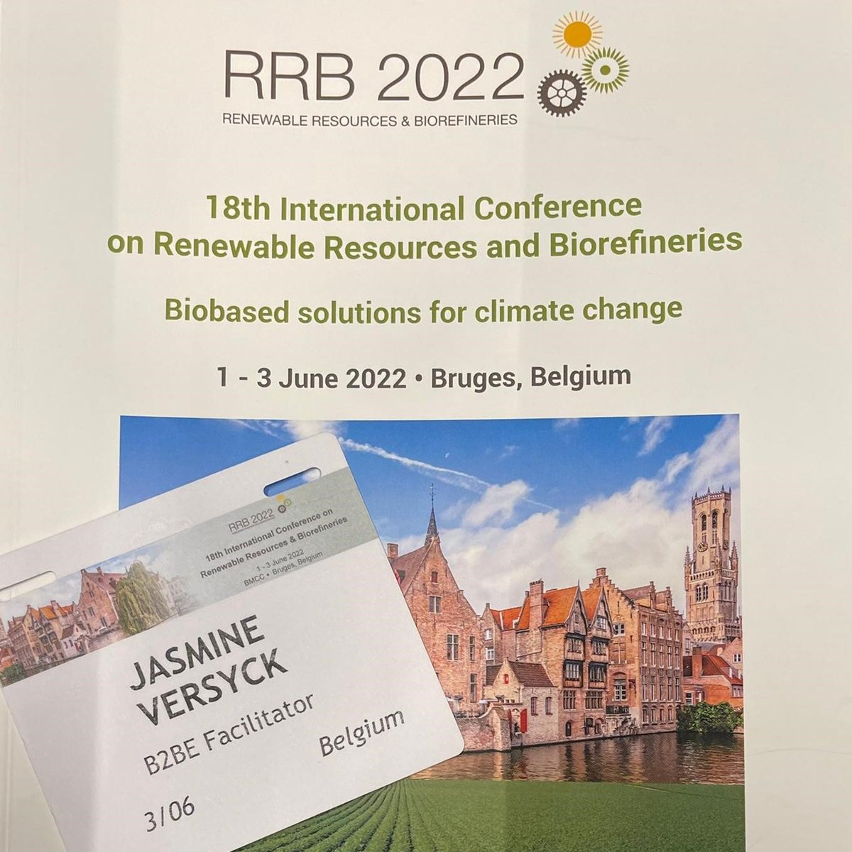 B2beFacilitator's tweet photo. Op de derde dag van de internationale RRB 2022 conferentie in Brugge spreekt @JasmineVersyck over de #valorisatie van #vlasnevenstromen. 
⏰Afspraak om 12h05!
Bekijk het volledige programma: https://t.co/k6cr48bb8o
#bioeconomy #valorisation #biomass https://t.co/yORDHHAhgT
