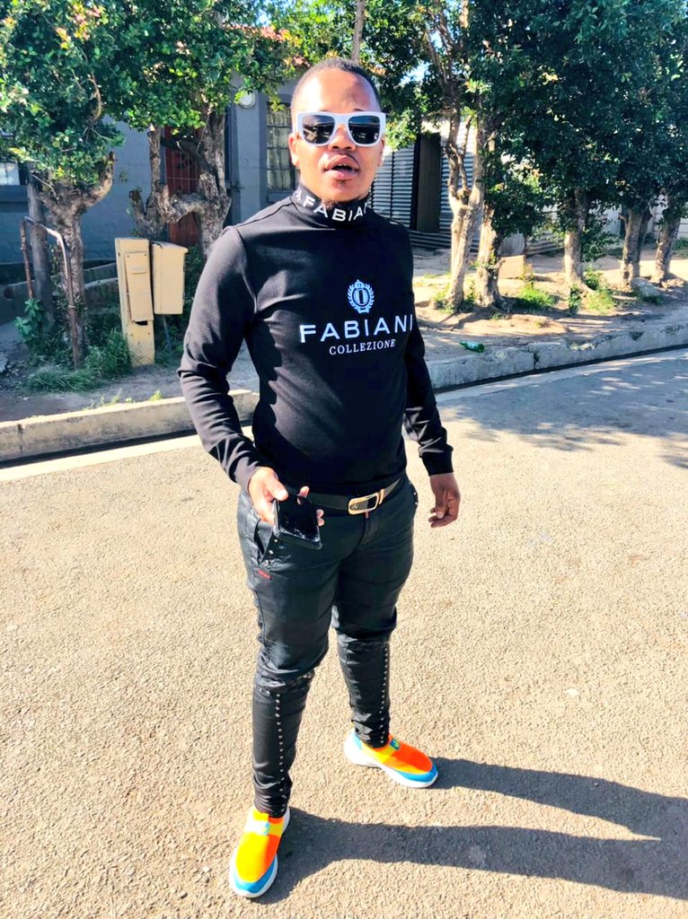 Andile35527565's tweet photo. Ngeke Uyinuke Usondliwa Le Life
Sasihle Isihlalo Sakwa Creation
#RootOfFame https://t.co/Qf7OuEvg8A