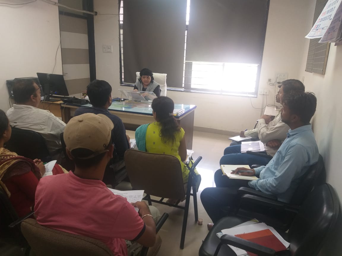 સરકારશ્રીના ૧૦૦ દિવસ લક્ષ્યાંક અંતર્ગત આજ તા.૦૩/૦૬/૨૦૨૨ ના રોજ પ્રધાનમંત્રી ઉજ્જ્વલા યોજના ૨.૦ બાબતે જિલ્લામાં બાકી કામગીરીની સમીક્ષા અર્થે DNO, તમામ ગેસ એજન્સી પ્રોપરાઈટરશ્રી તથા SAKs સાથે બેઠક રાખી, જેમાં જિલ્લાને કેરોસીન મુક્ત કરવા જરૂરી સૂચનો કરવામાં આવ્યા.
<a href="/collectorcu/">Collector Chhotaudepur</a>