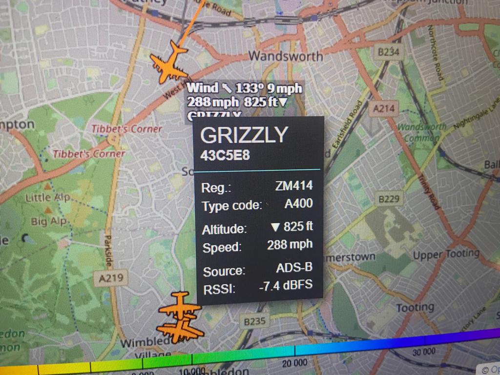 Reconciliation in the air? Shortly after 2012 Diamond Jubilee RAF baptised A400M Atlas after snubbing Airbus' nickname Grizzly reut.rs/3NMejo6. Yesterday the transporter officially joined the Platinum flypast as Atlas…but apparently under the call sign Grizzly.