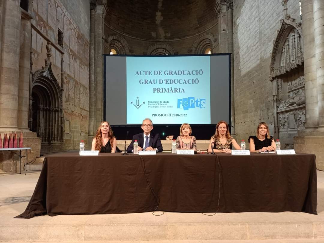 FEPTS_UdL's tweet photo. Acte d'entrega d'#orles Grau #EducacióPrimària ,celebrat el 2 de juny a la Seu Vella i apadrinat per Lola Sánchez (mestra i responsable de la coordinació dual a @IceUdl )
@UdL_info @FEPTS_UdL https://t.co/1CklfRLqw2