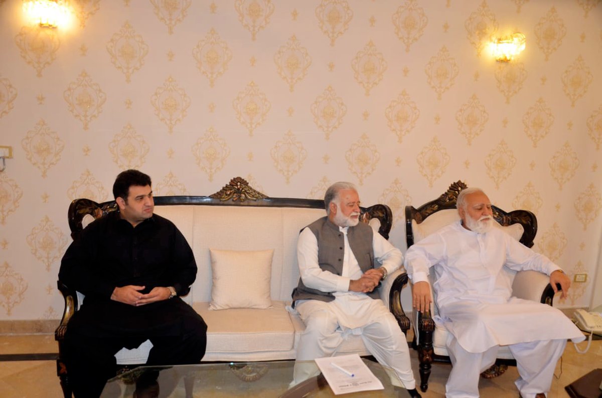 ANPMarkaz's tweet photo. عوامی نیشنل پارٹی خیبرپختونخوا کے صدر ایمل ولی خان کی اسلام آباد میں جے یو آئی، ن لیگ اور پیپلزپارٹی رہنماؤں سے ملاقات۔ ملک کی مجموعی سیاسی صورتحال بالخصوص خیبرپختونخوا کے معاملات پر تفصیلی گفتگو ہوئی اور تمام سیاسی رہنماؤں کی جانب سے تجاویز دی گئیں۔ https://t.co/IkNaCPas2C