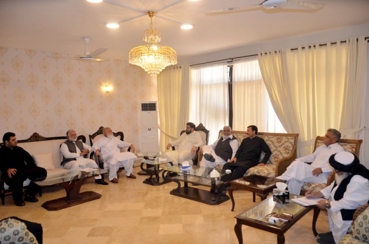ANPMarkaz's tweet photo. مستقبل میں بھی مشترکہ طور پر کوششیں جاری رکھنے پر اتفاق کیا گیا۔ جے یو آئی کے صوبائی امیر مولانا عطاء الرحمان، پختونخوا میں اپوزیشن لیڈر اکرم خان درانی، پاکستان پیپلزپارٹی کے صوبائی صدر نجم الدین خان، شیراعظم وزیر اور ن لیگ کے مرتضیٰ جاویدعباسی شامل تھے۔ 
#ANP | #AimalWaliKhan https://t.co/NuOzWlnZ6c