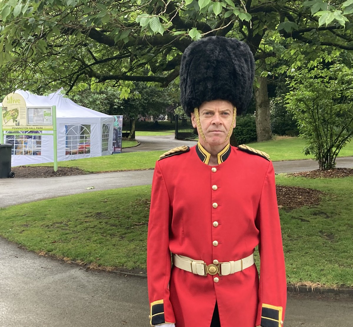 WiganCouncil's tweet photo. 👑 The gates are open at Pennington Hall Park in Leigh for our Mayor’s Gala
🕙 We’re here until 4pm, please join us for day two of our #platinumjubilee celebrations 
🌤 The sun is poking through the clouds! https://t.co/MwIo257W55