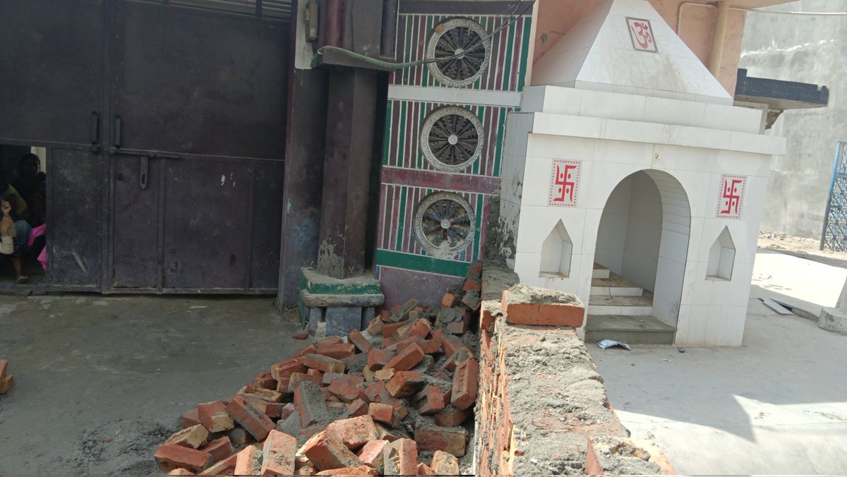 K74125875Kumar's tweet photo. हमारा गांव पतवाड़ी जिसमें माता की जमीन पर अवैध निर्माण अवैध रूप से बाहुबली तौर पर माता की जमीन का अवैध कब्जा किया जा रहा है मेरा माननीय मुख्यमंत्री जी वह डीएम साहब जी और ग्रेटर नोएडा अथॉरिटी के आला अधिकारियों से निवेदन है कि इसका संज्ञान ले और जल्द से जल्द कार्रवाई की जाए https://t.co/RpRydvsDaX