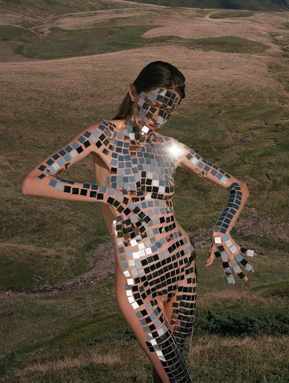 GinaChoy_'s tweet photo. Tessellations and Refractions

Love these luminous works
1. @SUZUKIERIC_ 
2. @IDerech 
3. @synchrodogs 
4. @Pistenbulcky 

#NFTCuration #NFTgems https://t.co/49x4gUhmac