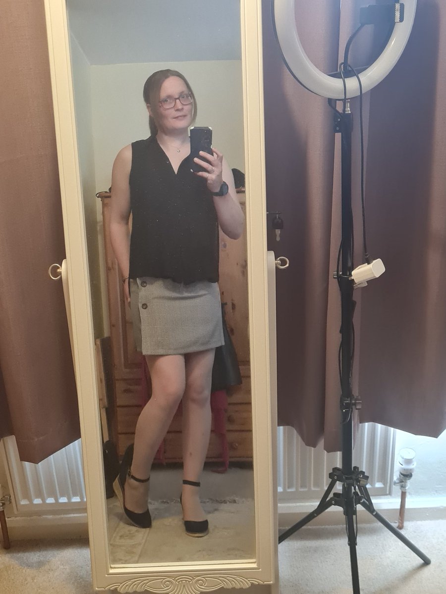 Life_of_Chelle's tweet photo. Off to Birmingham for lunch, am I acceptable? 🥺 https://t.co/wzFJjx6cJk