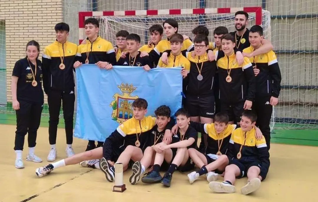 FCYLBM's tweet photo. INTERSECTOR 🇪🇦 INFANTIL MASCULINO
👀👀👀
Los chicos de @bmvillaaranda
son anfitriones en la fase de intersector, donde buscarán meterse en el 🔝8 de 🇪🇦.
¡MUCHA SUERTE 🍀 CHICOS!
#handballkids
#BALONMANO #cylesbalonmano #villadearanda https://t.co/4FSNfuCDQM