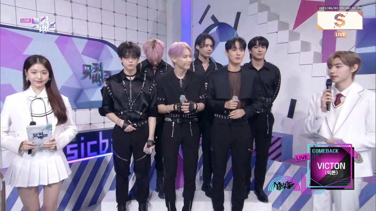 enhypenupdates's tweet photo. [PHOTO] 220603

The first Music Bank episode for this June has ended! Let's look forward to more content that this month may bring us. 👀 See you again next week, our awesome MC! ✨

AWESOME MC SUNGHOON
#성훈왕박엠씨 #엔하이픈_성훈 #SUNGHOON @ENHYPEN_members @ENHYPEN https://t.co/Fcc2jOkRD9