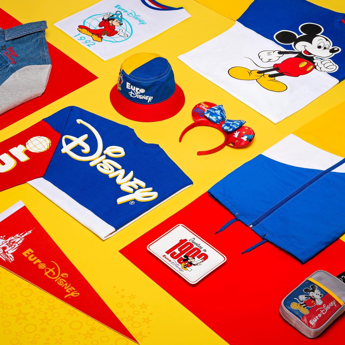 DlpNext's tweet photo. [ SHOPPING ]
🟥🟨🟩🟪  À partir du 7 juin retrouvez une nouvelle gamme 30e Anniversaire REMIX qui nous replonge dans le passé« Euro Disney » de 1992 !

📍 Boutiques Flora’s Unique Boutique (Main Street U.S.A.) et Disney Fashion (Disney Village) 

#disneylandparis #eurodisney https://t.co/ESKcbnX9I4
