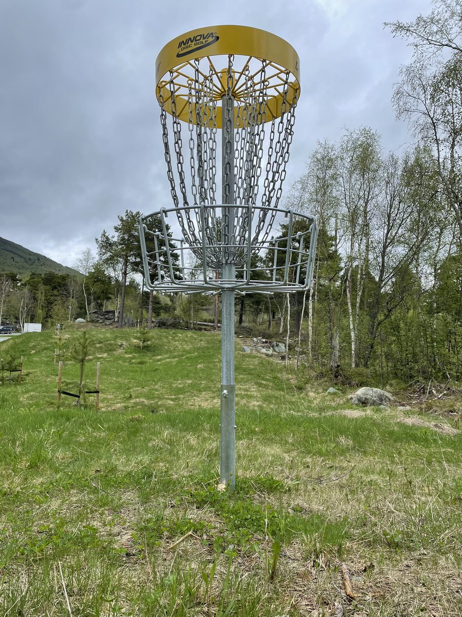OppdalDiskgolf's tweet photo. Kurven på hull 1 er på plass #oppdal #diskgolf https://t.co/nxE2vBuYUs