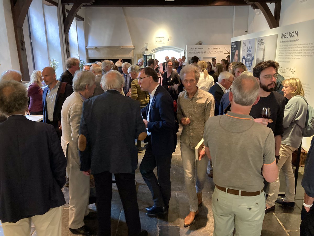 Gisteren presentie <a href="/PrinsenhofDelft/">Museum Prinsenhof Delft</a> van ‘Onzichtbaar leven: Antoni van Leeuwenhoek en de wondere wereld van de microbiologie’ als sluitstuk flitssymposium nanomicroscopie <a href="/tudelft/">TU Delft</a>. Eerste ex <a href="/_knaw/">Koninklijke Nederlandse Akademie van Wetenschappen</a> president @MarileenD. <a href="/cees_dekker/">cees dekker - also at @ceesdekker.bsky.social</a> @Jack_Pronk_ <a href="/prometheusbb/">Uitgeverij Prometheus</a> <a href="/museumboerhaave/">rijksmuseumboerhaave</a>