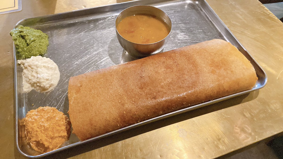 indiabishoku's tweet photo. インド料理といえば、バターチキンやダルカリーを思い浮かべるだろう。王道を一旦忘れ、食べてほしいのが隠れ人気のドーサ！32nd AvenueにあるCARNATIC CAFE。ここのドーサの生地は絶品！レベルが高！インド人にも人気！他の料理も美味しいが、まずはドーサを頼むべし！

#carnaticcafe 
#32ndavenue https://t.co/tSTMKXx2V0