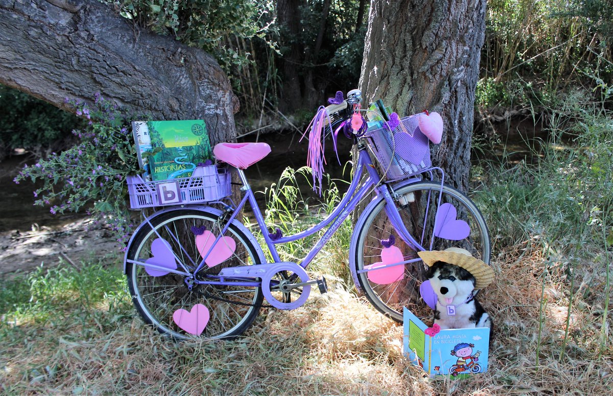 Bibliomallen's tweet photo. 🚴‍♀️¡Feliz día de la #bicicleta!🚴‍♀️ Pedaleando por la lectura.📚
🌏+sostenible 
🚴+cómodo
💙+salud 
💵+asequible
😊+feliz
#Bibliobici 💜#LaHuecha 🏞 #DíadelaBicicleta
#DíaInternacionaldelaBicicleta #MovilidadSostenible
#3Junio #Biblioteca #Mallén https://t.co/rFjn472XEE