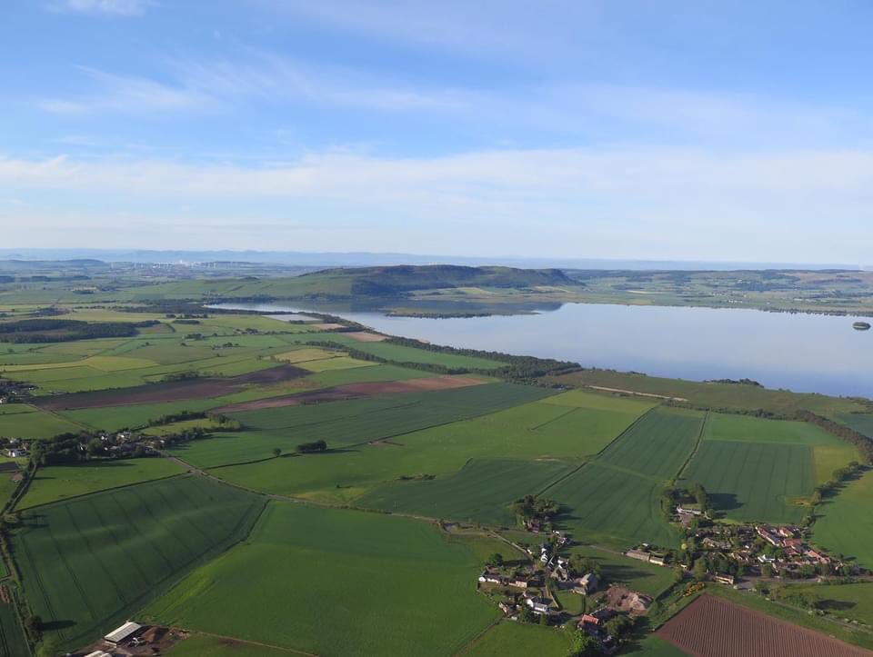 webadventures10's tweet photo. Fantastic flight this morning for @webadventures10 from Kinross, heading over Loch Leven and landing in Falkland! 🎈😀great to get these lovely people up up and away! https://t.co/Cn5sWSv9ZV