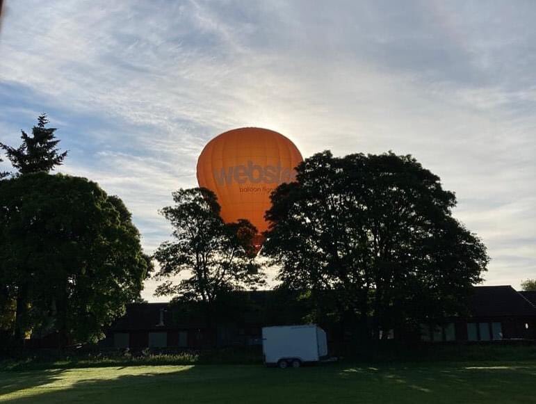 webadventures10's tweet photo. Fantastic flight this morning for @webadventures10 from Kinross, heading over Loch Leven and landing in Falkland! 🎈😀great to get these lovely people up up and away! https://t.co/Cn5sWSv9ZV
